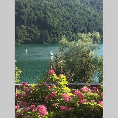 Casa A Schiera Fronte Lago Con Giardino Barcis Exteriér fotografie