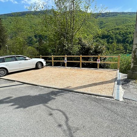 Casa A Schiera Fronte Lago Con Giardino Barcis Exteriér fotografie