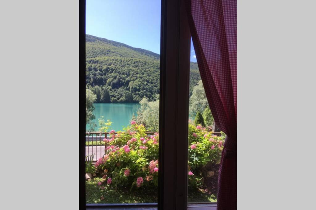 Casa A Schiera Fronte Lago Con Giardino Barcis Exteriér fotografie