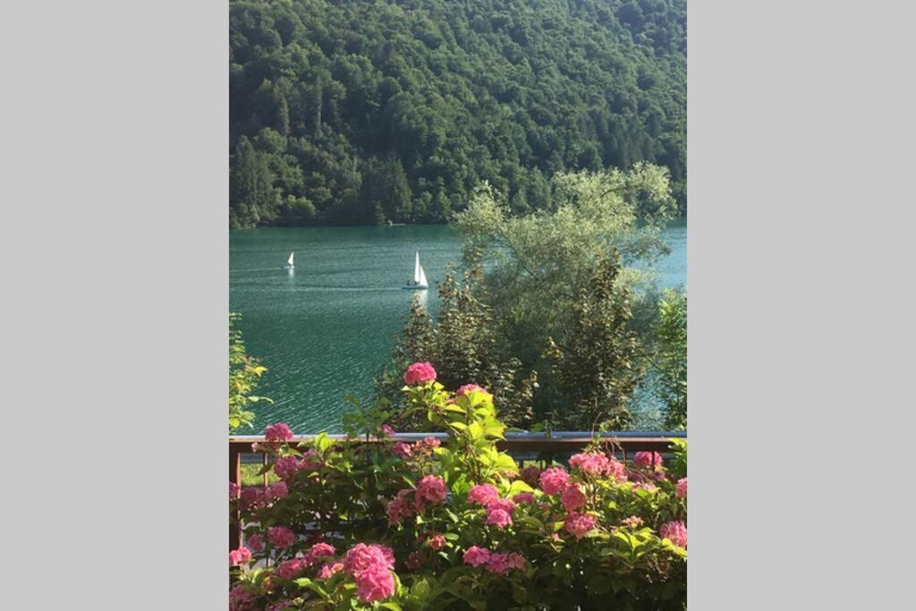 Casa A Schiera Fronte Lago Con Giardino Barcis Exteriér fotografie