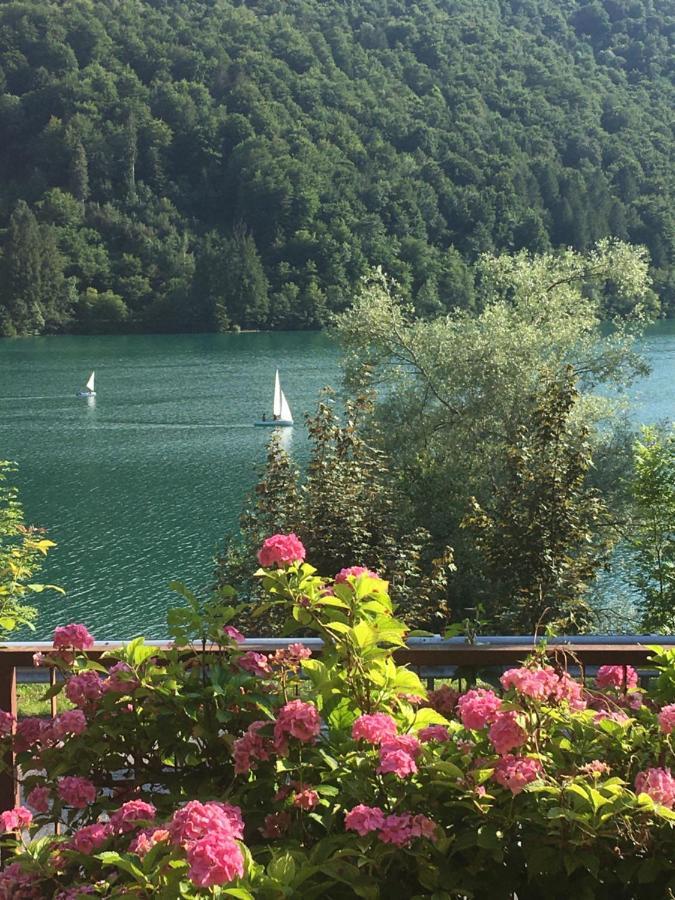 Casa A Schiera Fronte Lago Con Giardino Barcis Exteriér fotografie