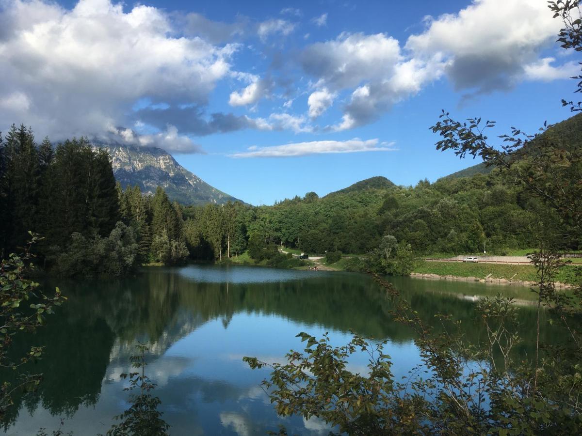 Casa A Schiera Fronte Lago Con Giardino Barcis Exteriér fotografie
