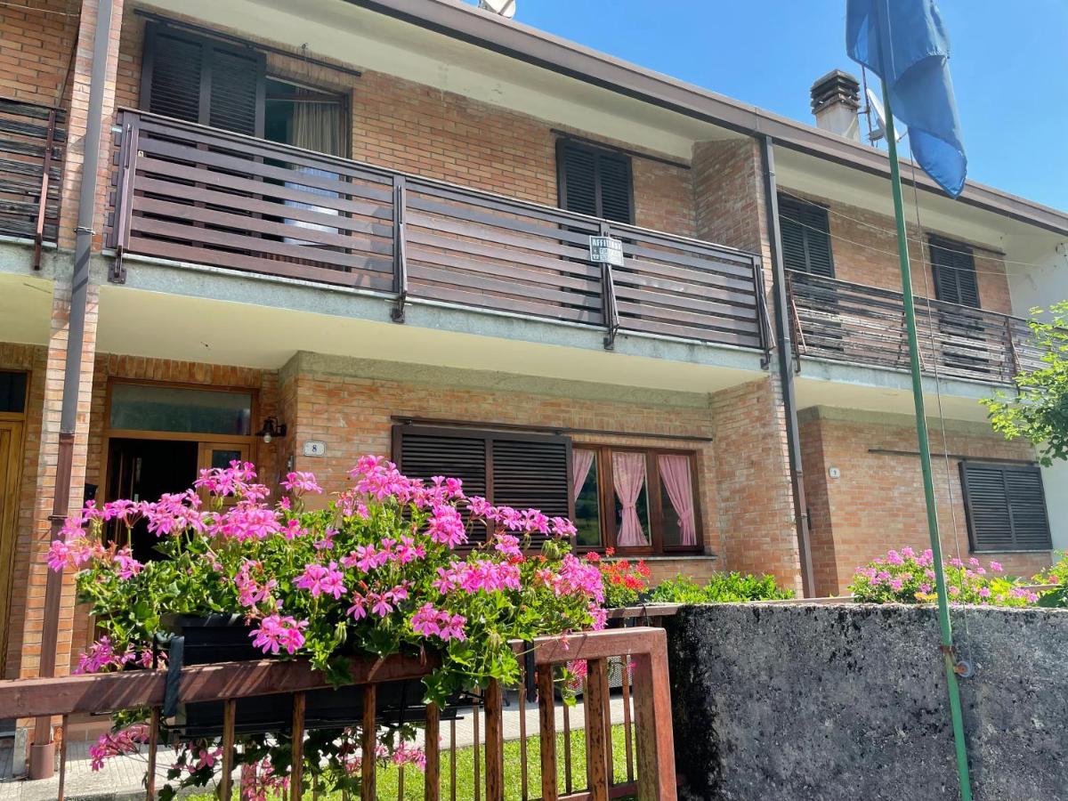 Casa A Schiera Fronte Lago Con Giardino Barcis Exteriér fotografie