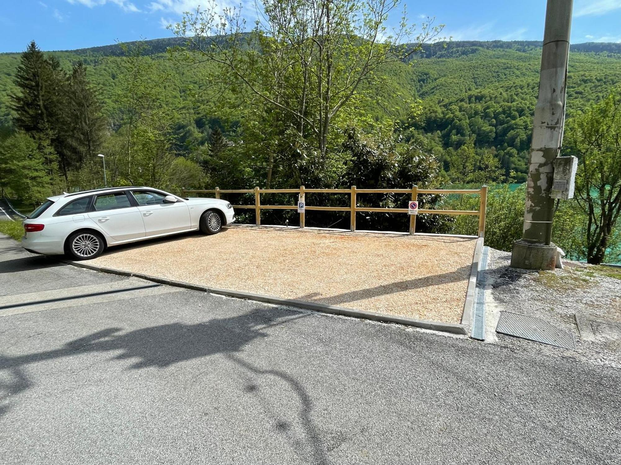 Casa A Schiera Fronte Lago Con Giardino Barcis Exteriér fotografie